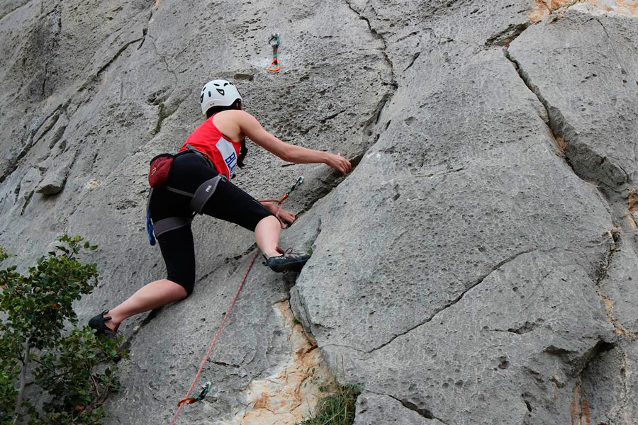 Escalada en el Pirineo: bautismo y cursos en roca